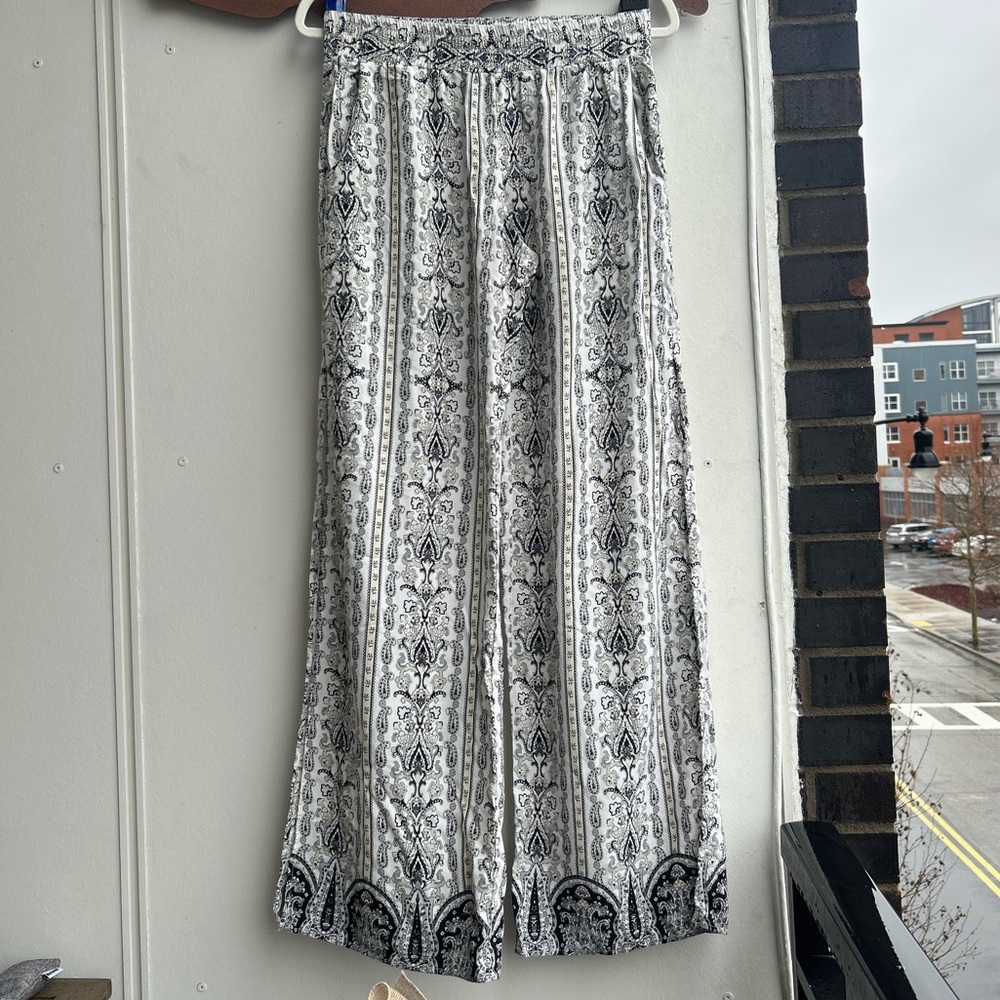 Francesca's Collections Black and White Paisley Wide-Leg Pants